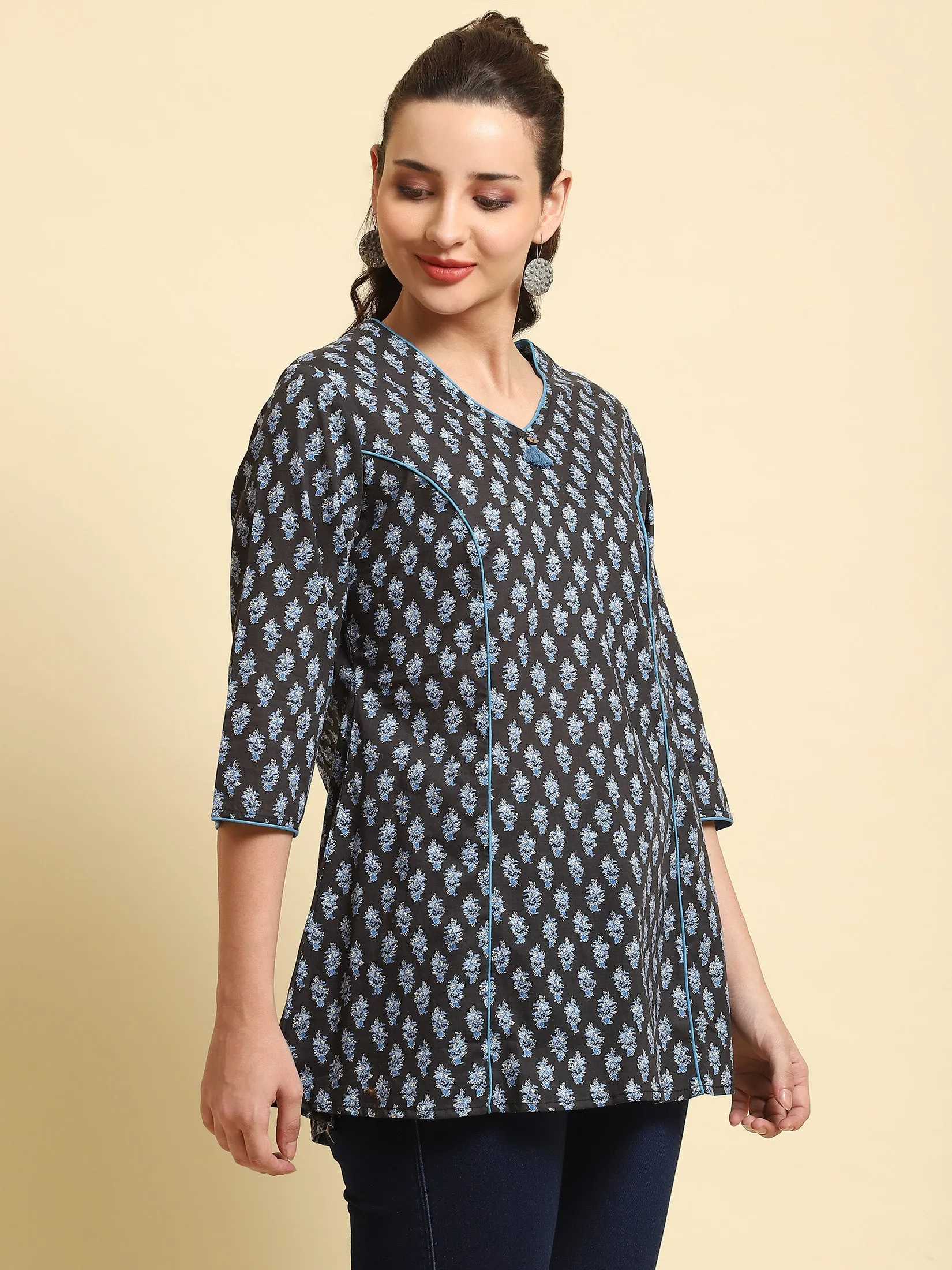 Women Black Floral Printed Tunic