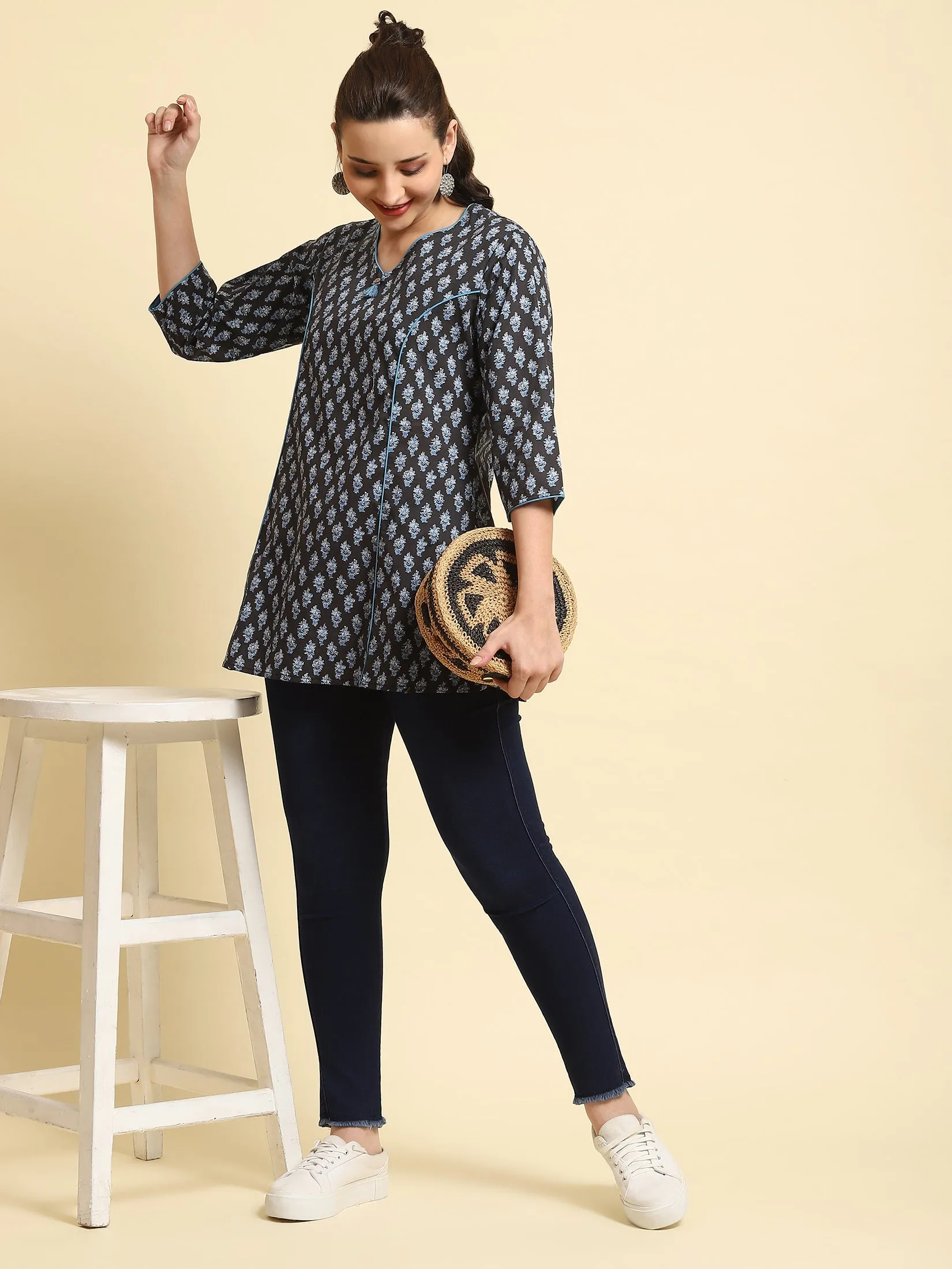 Women Black Floral Printed Tunic